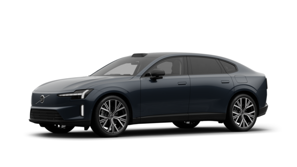 Extérieur d’une voiture Volvo vue de trois-quarts, fond uni d’un studio.