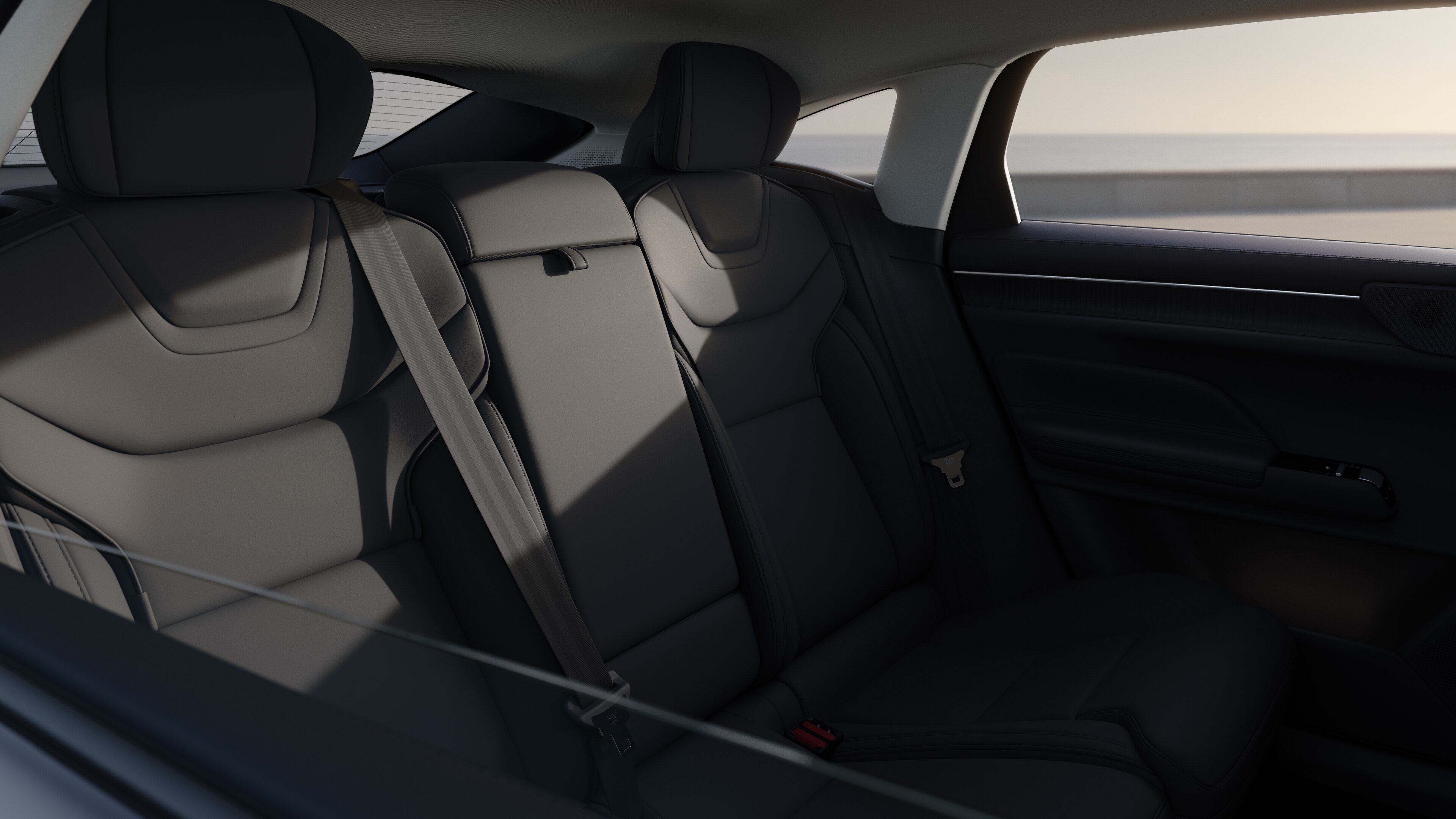 Intérieur d’une Volvo montrant les sièges passagers avant et arrière, le volant, le tableau de bord et la console centrale sur un fond de studio uni.