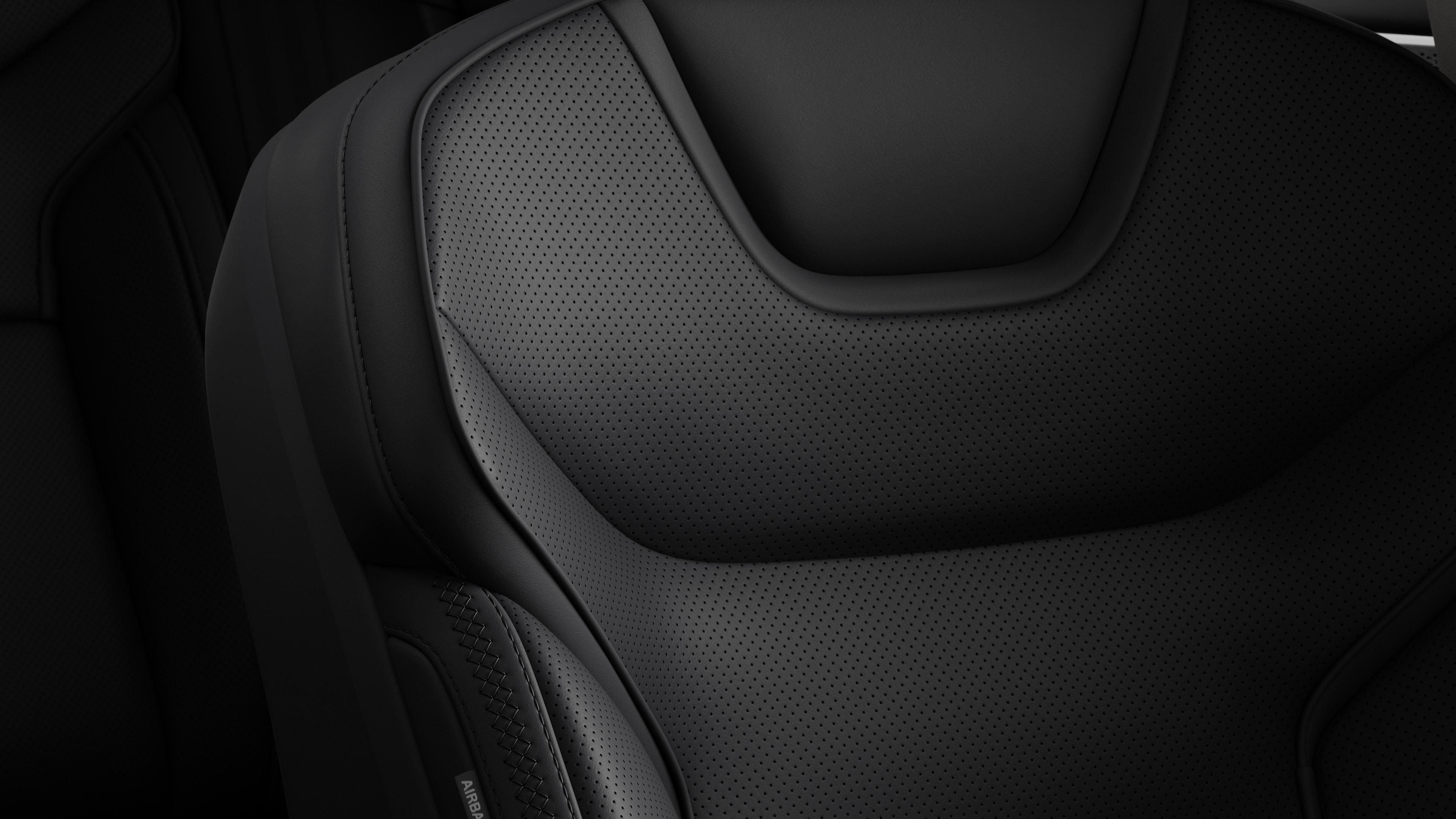 ภาพระยะใกล้ของรายละเอียดเบาะนั่งภายในรถยนต์วอลโว่แสดงให้เห็นการเย็บตะเข็บและป้ายธงสวีเดนขนาดเล็ก