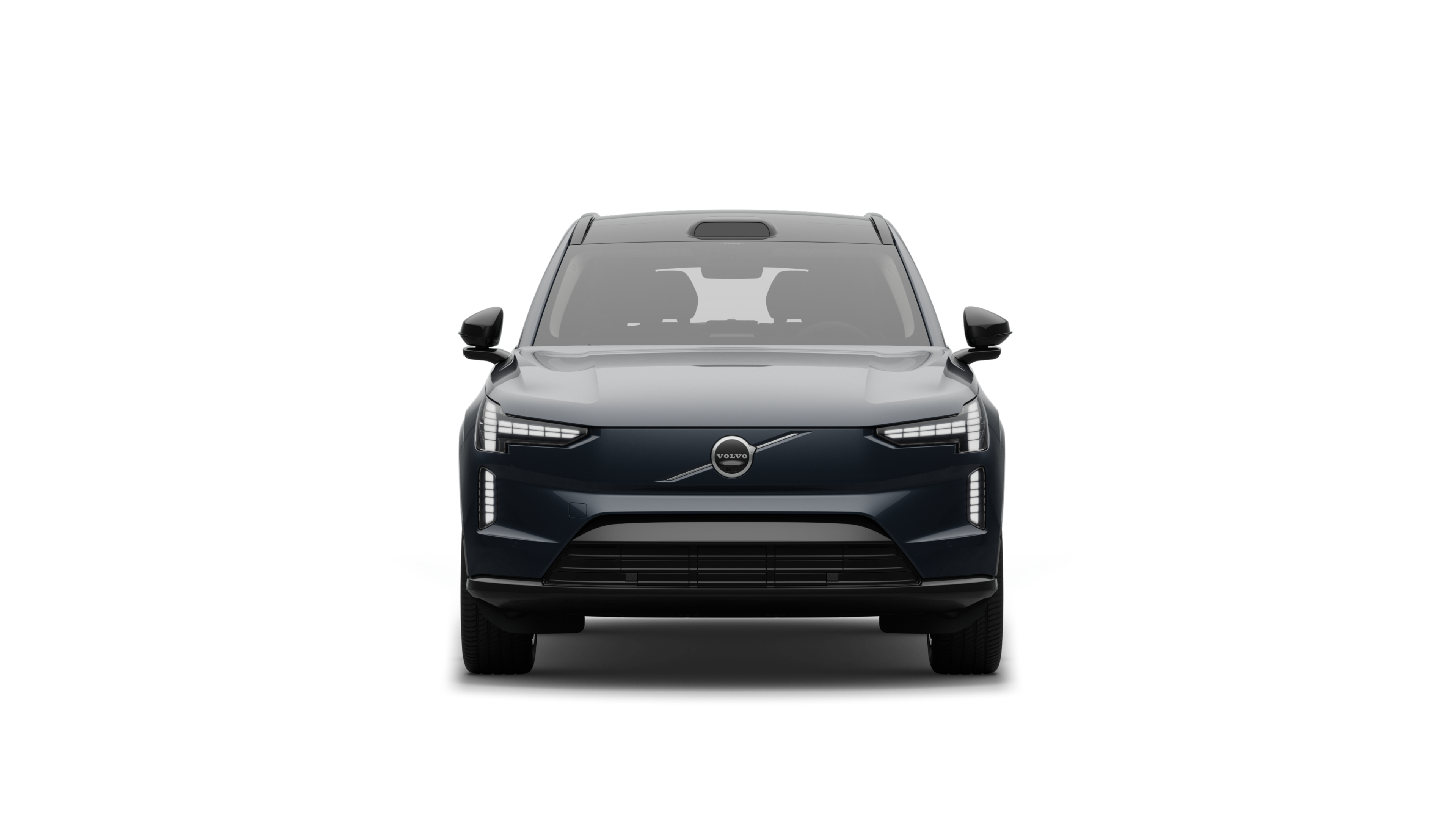 Vista frontale di un'auto Volvo sullo sfondo di un semplice studio.