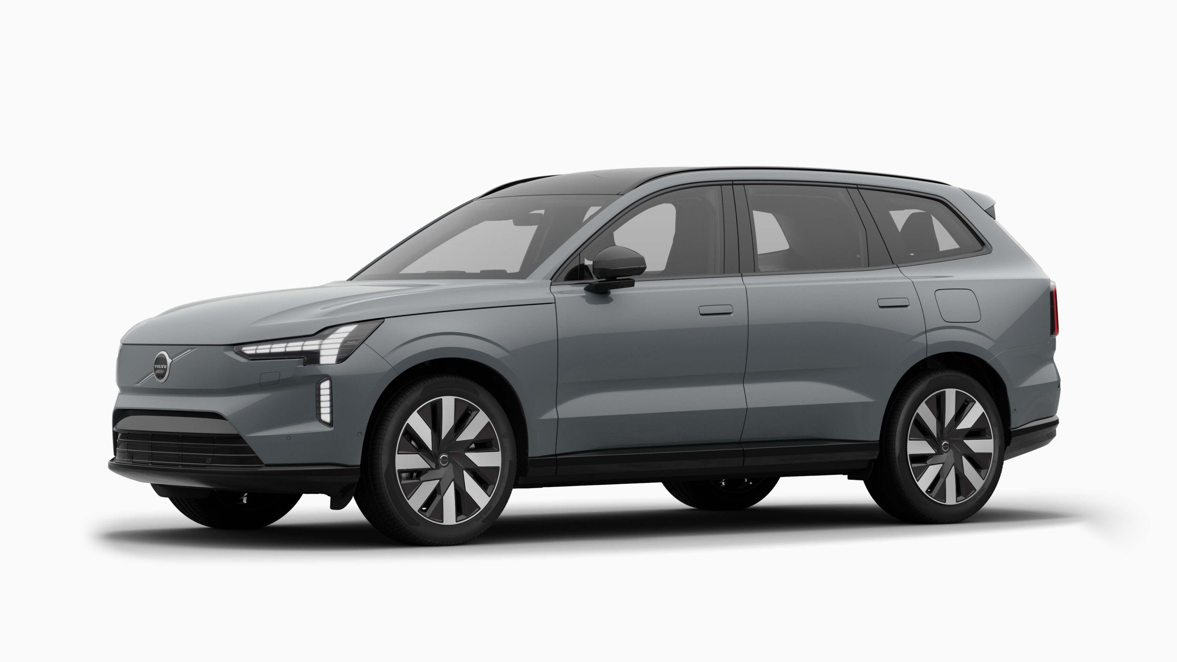 Екстериор на автомобил Volvo в изглед от три четвърти, обикновен студиен фон.