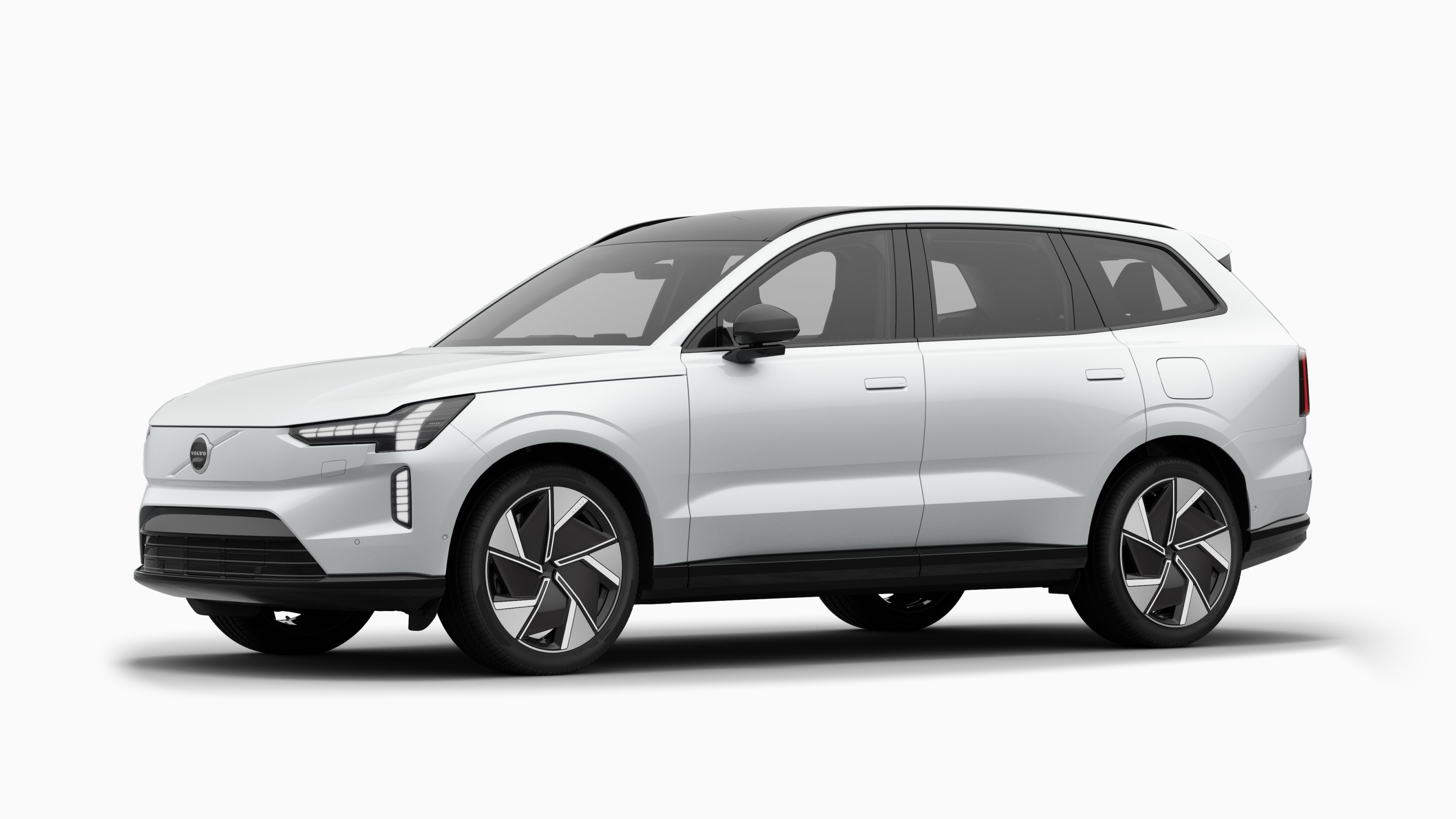 Volvobilens exteriör i trekvartsvy, vanlig studiobakgrund.