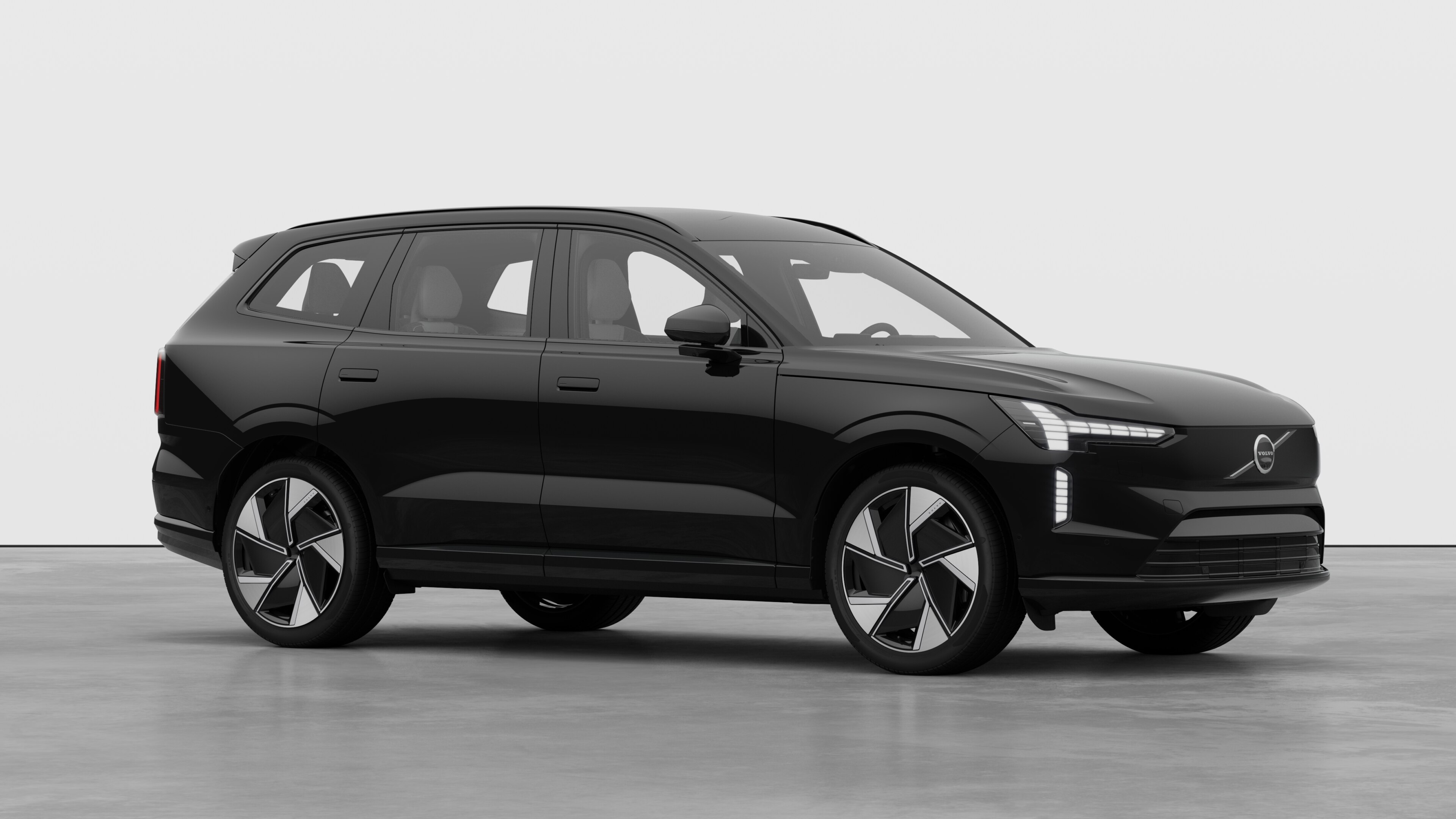 Buitenkant van een Volvo, driekwart aanzicht in een effen studioachtergrond.