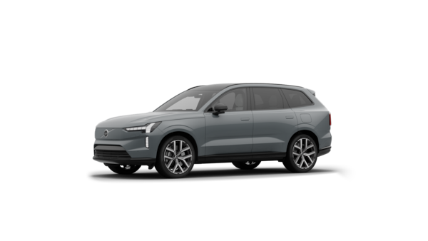 Trekvartsvy av Volvo-bilens exteriör i en vanlig studiobakgrund.