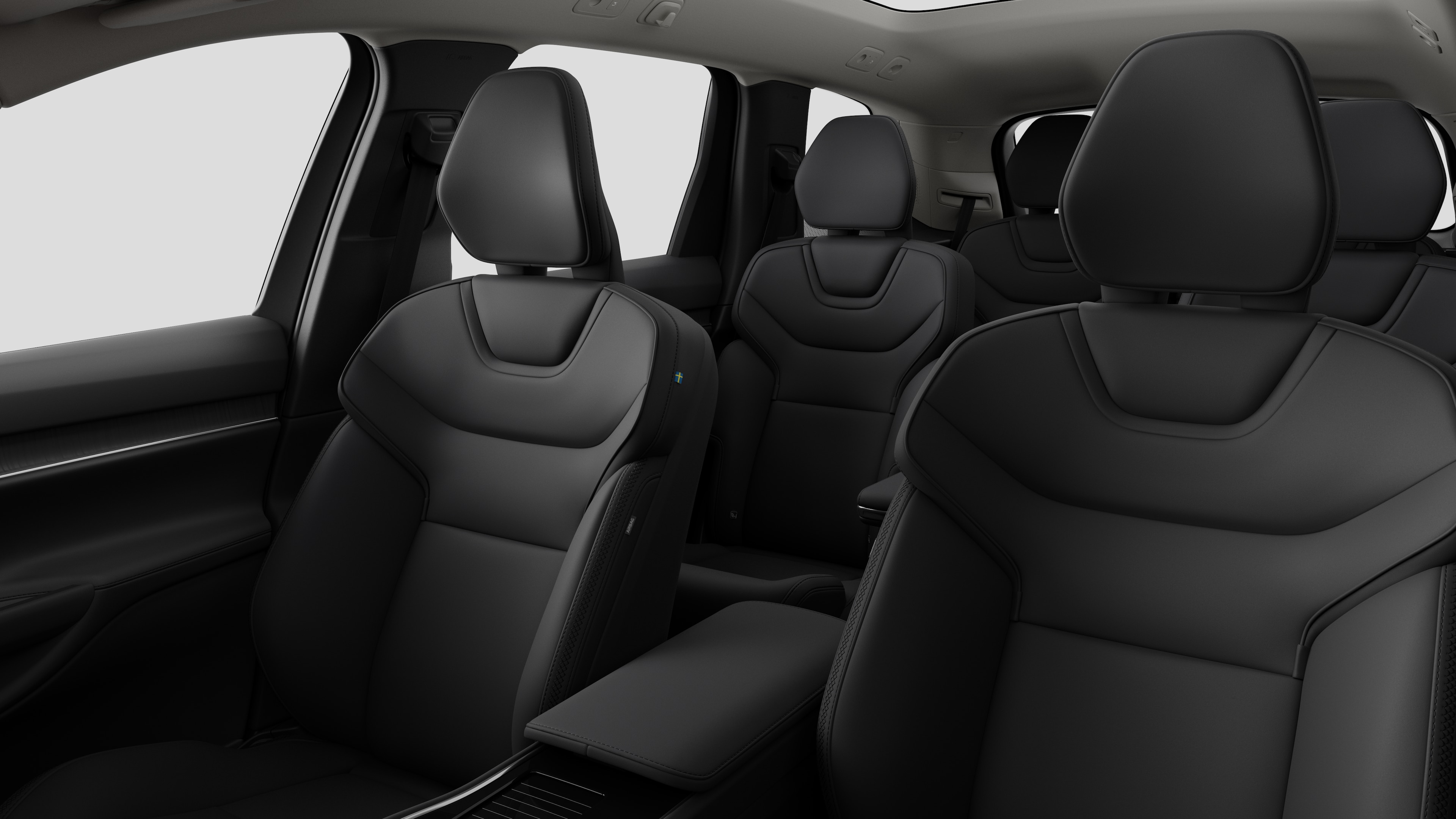 Innenraum eines Volvo mit Rücksitzen und Mittelkonsole im schlichten Studiohintergrund.