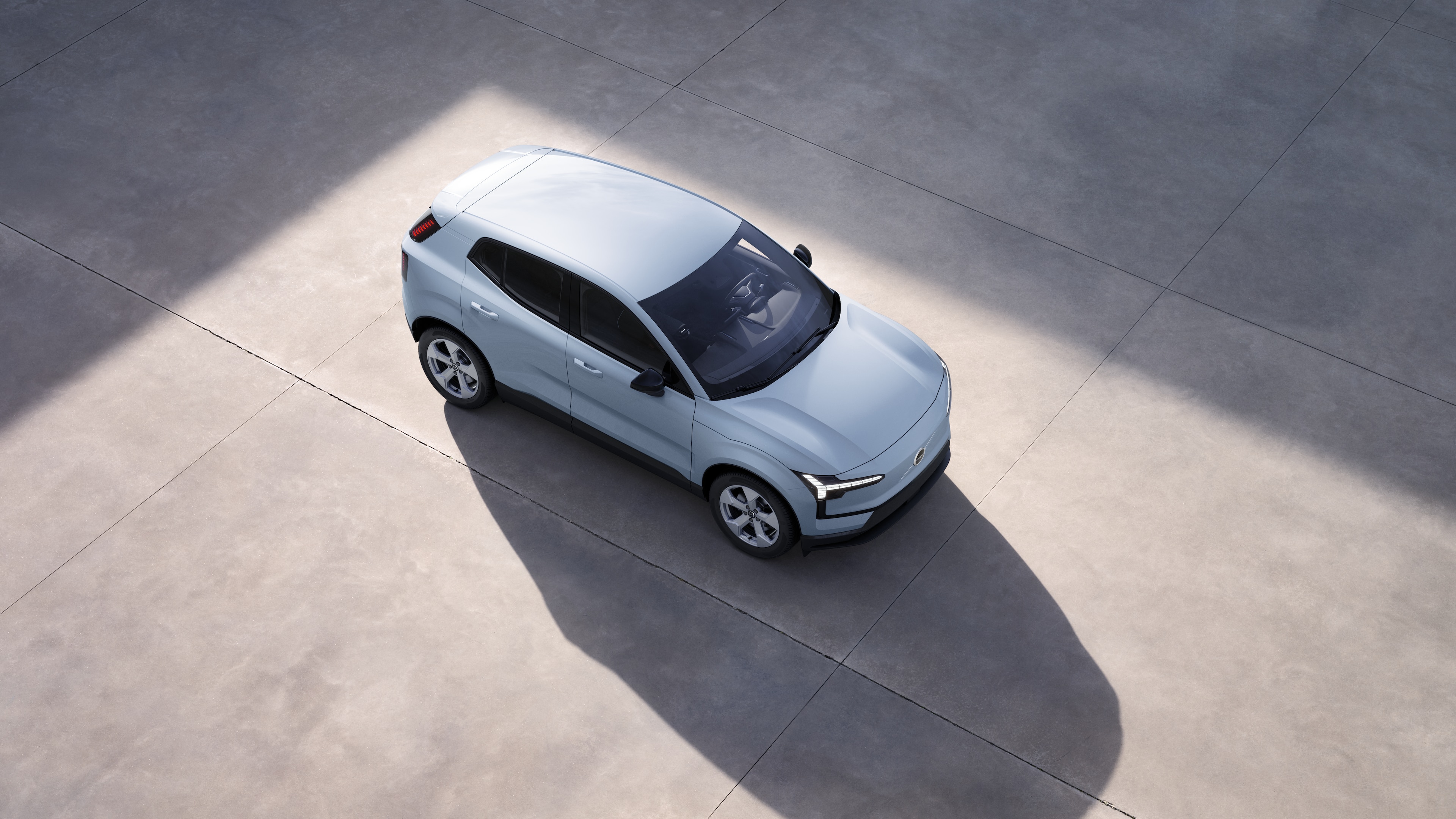 Exterior do automóvel Volvo mostrado de cima em fundo plano de estúdio.