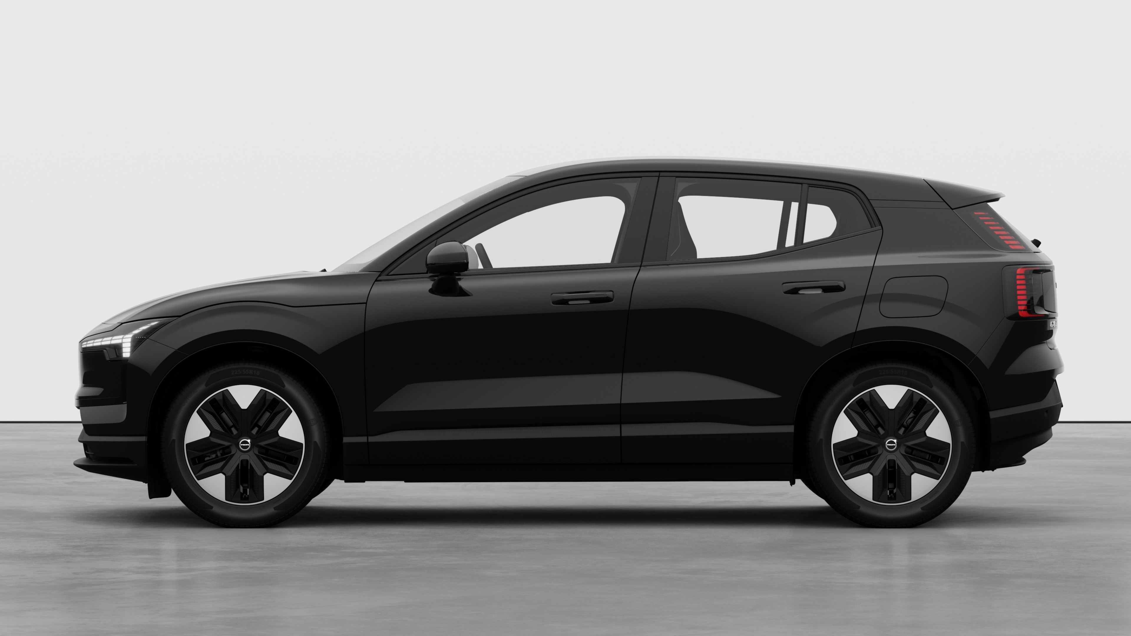 Un'auto Volvo vista laterale su uno sfondo in studio. Non sono presenti ulteriori dettagli o identificatori.