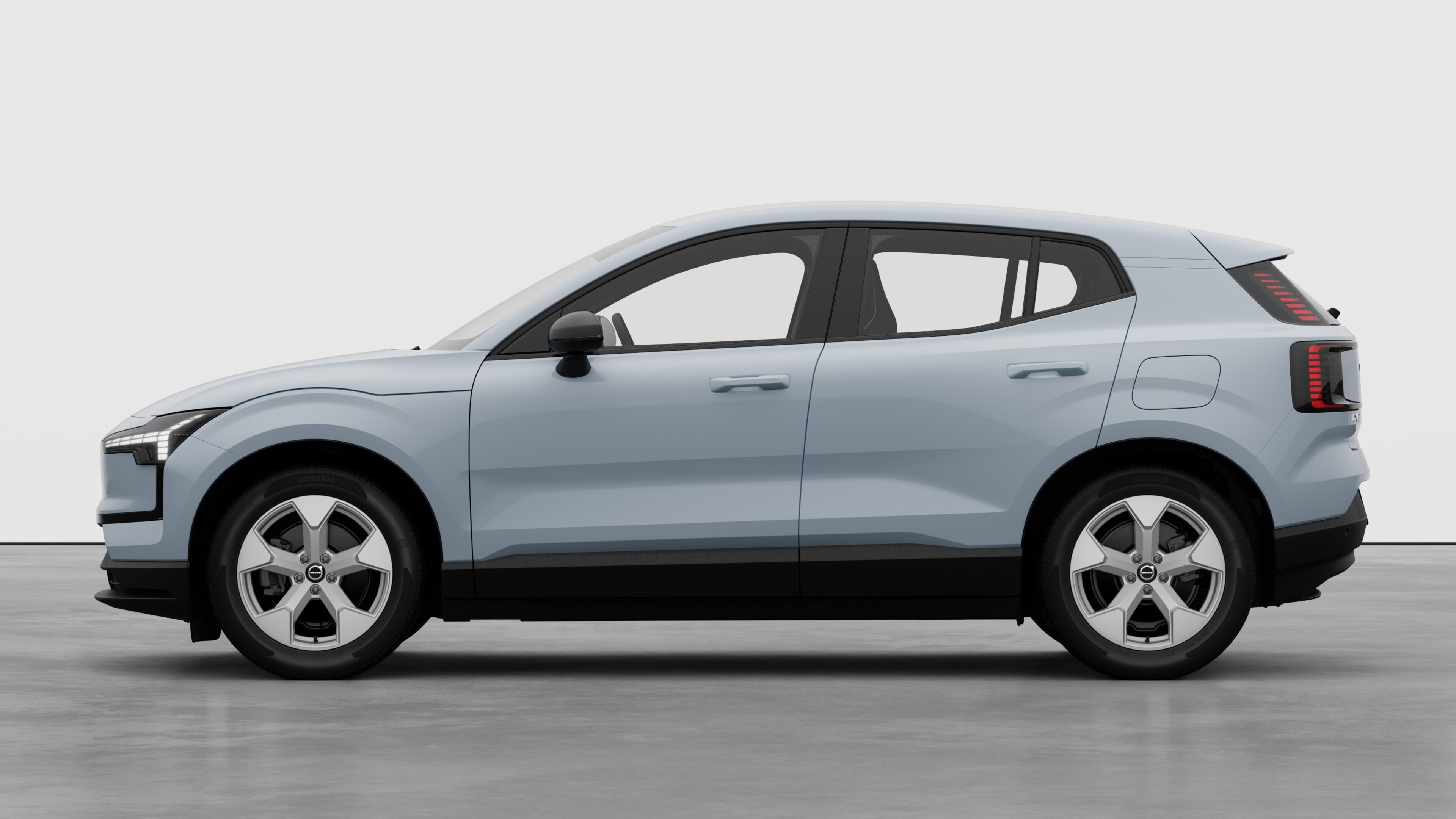 Vue latérale d’une Volvo sur un fond de studio uni. Aucun détail ou identifiant supplémentaire n’est présent.