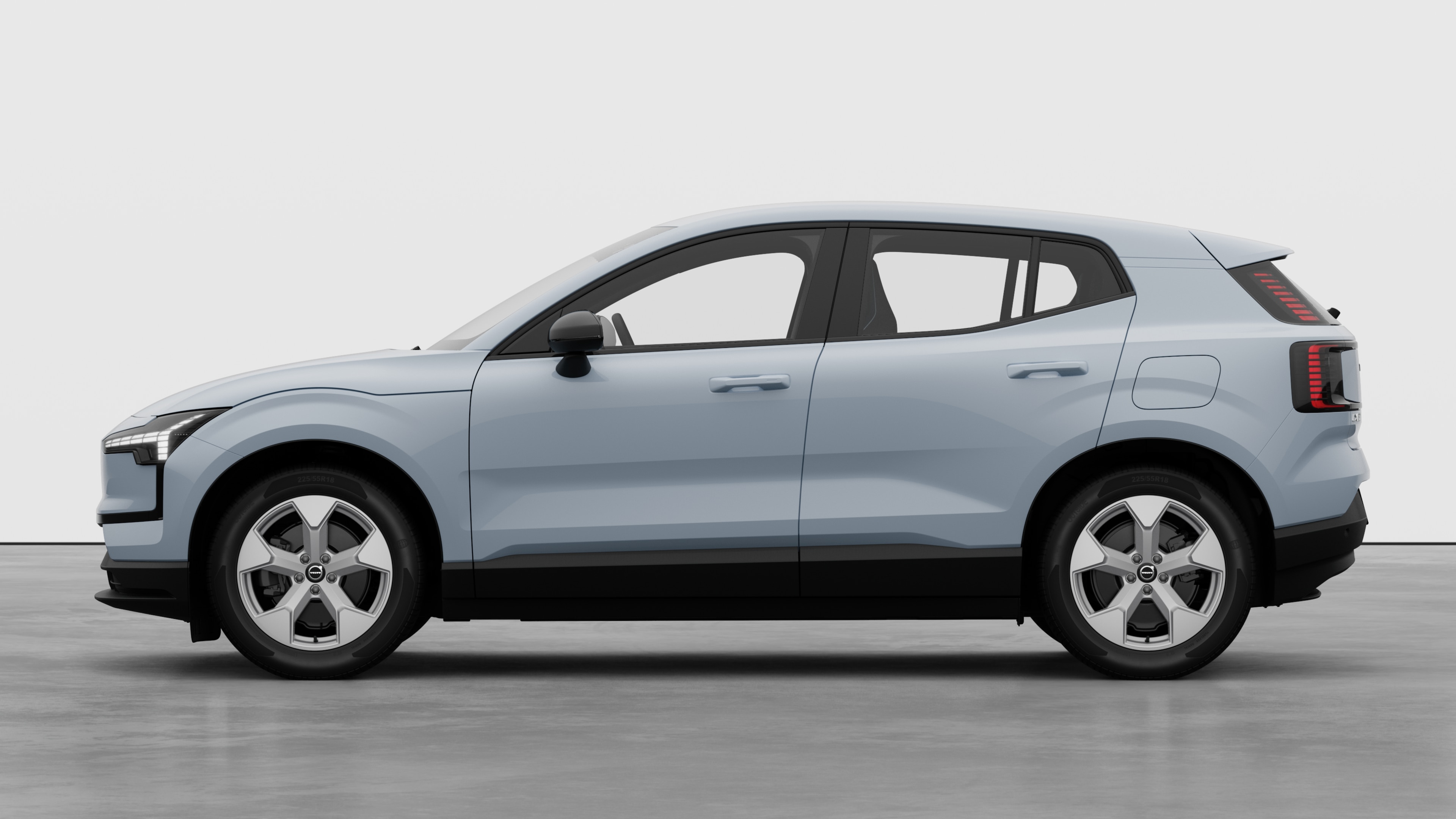 Un'auto Volvo vista laterale su uno sfondo in studio. Non sono presenti ulteriori dettagli o identificatori.