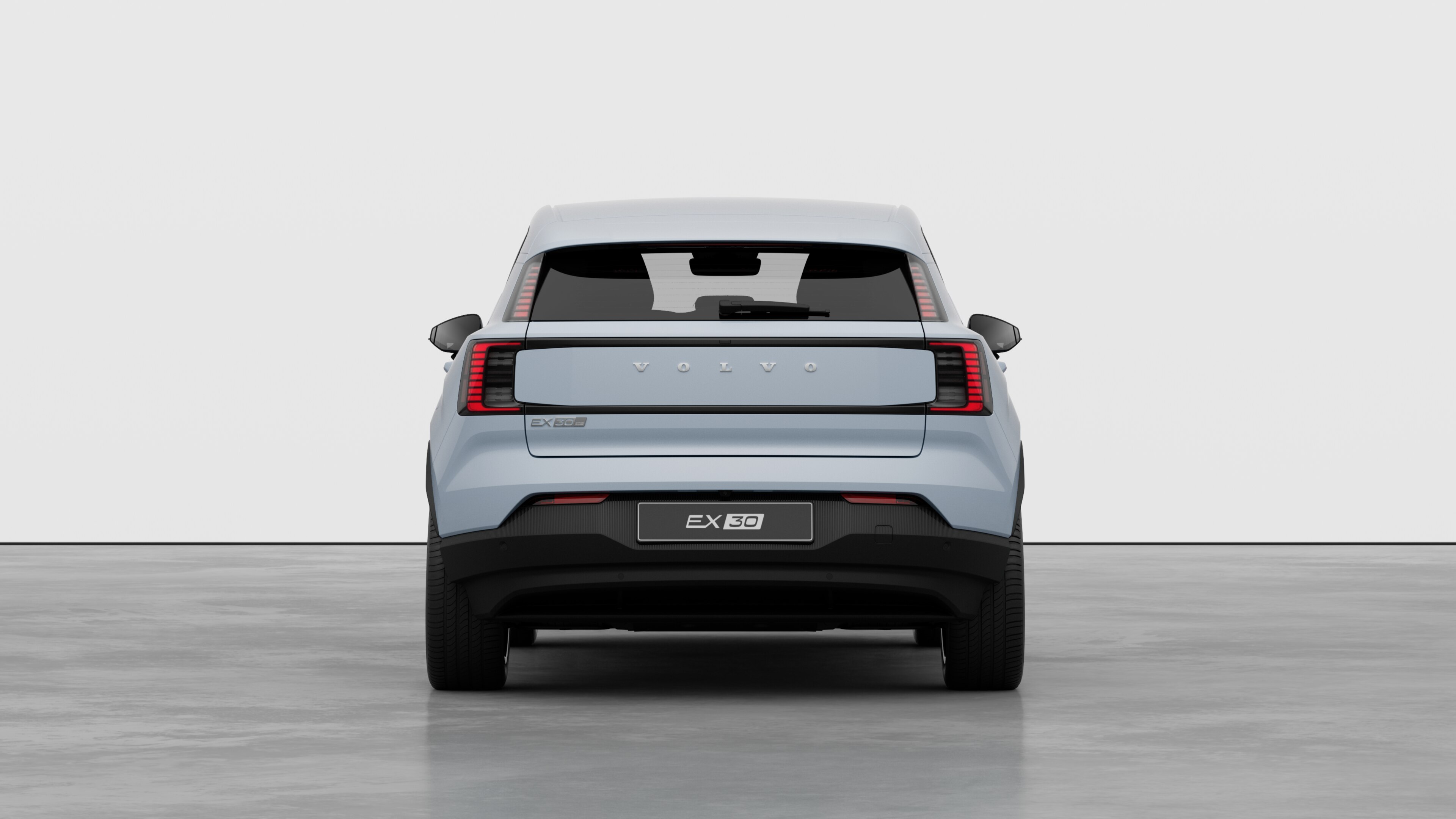 Vista trasera del vehículo Volvo sobre un fondo de estudio liso.