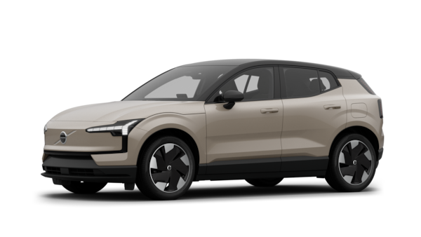 Het exterieur van de Volvo-auto in driekwart aanzicht, duidelijke studioachtergrond.
