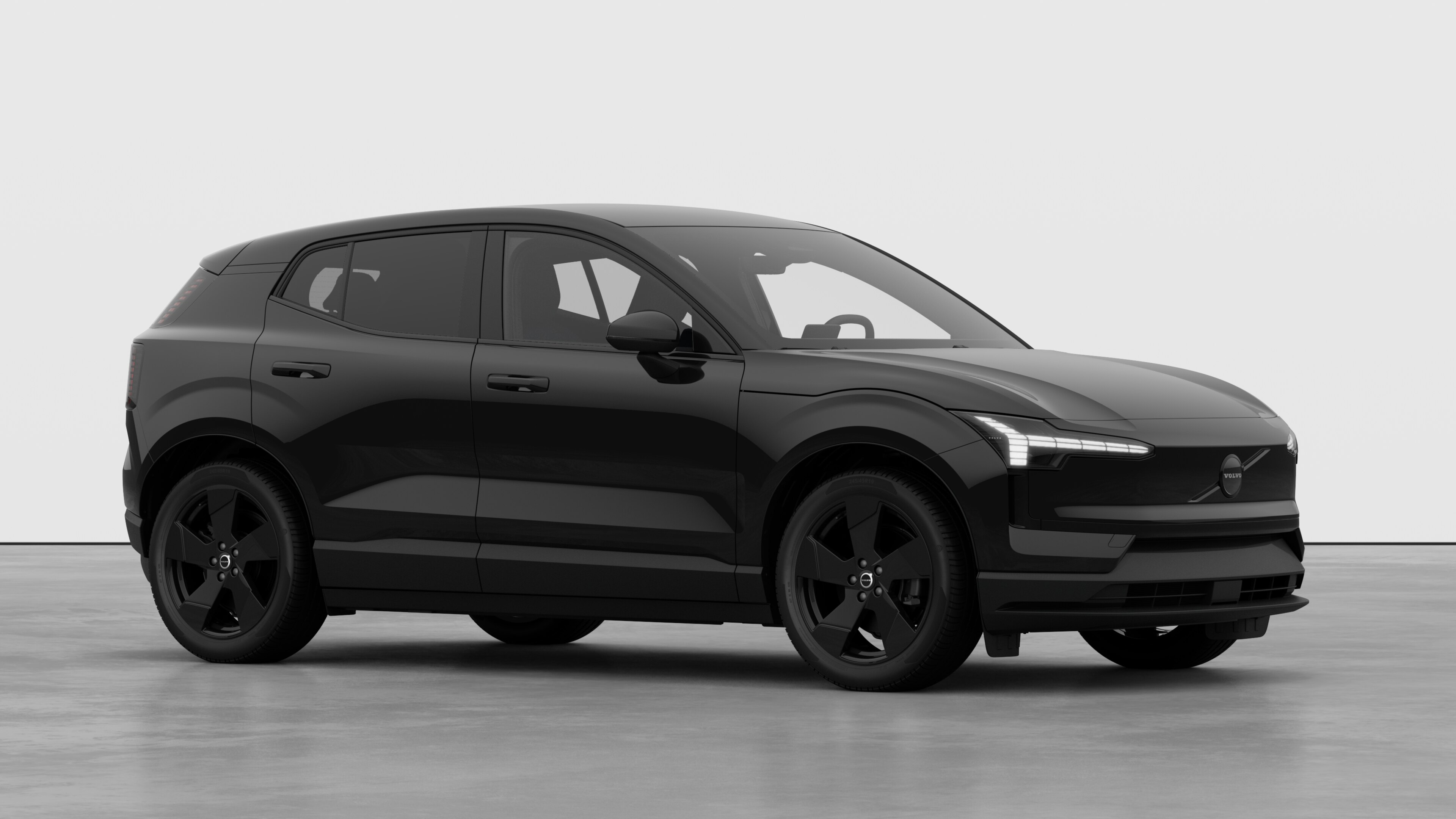Volvobilens exteriör, trekvartsvy i en vanlig studiobakgrund.