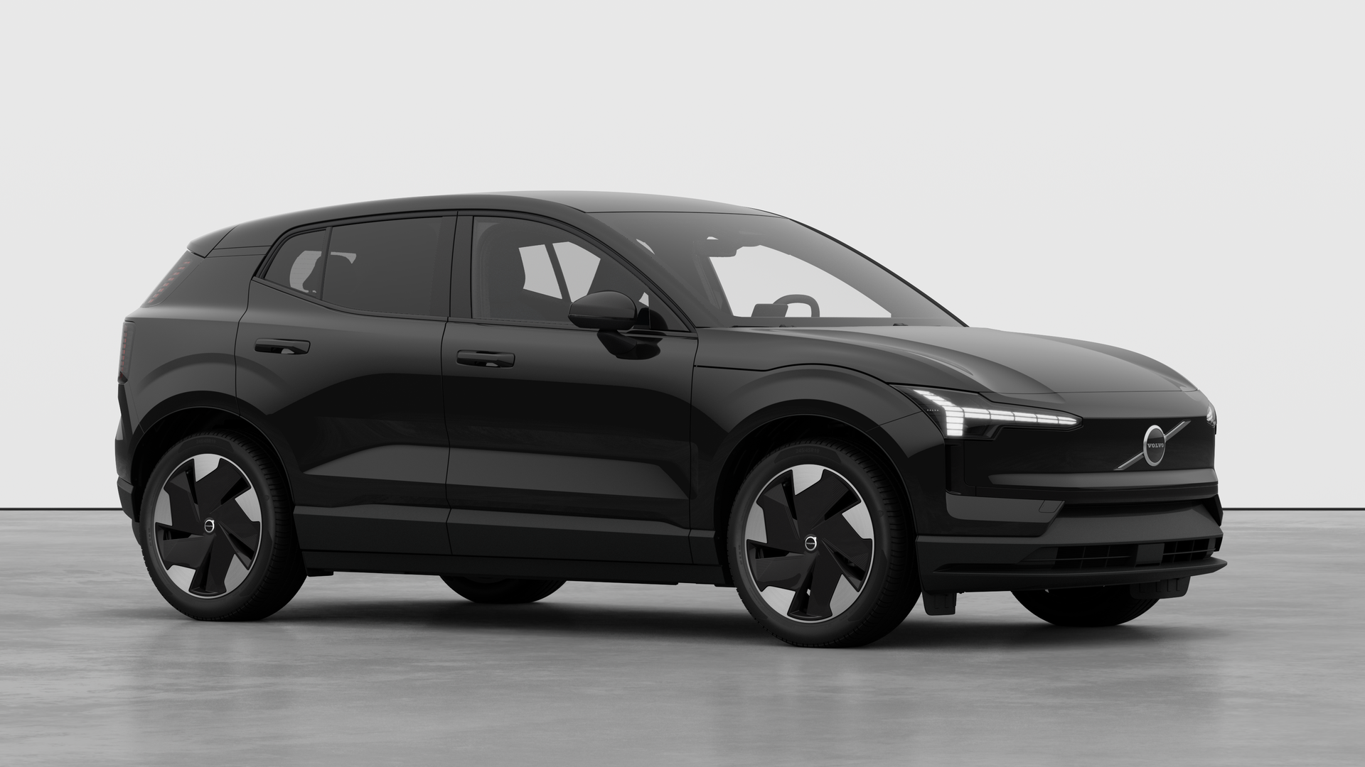 Extérieur d’une Volvo, vue de trois quarts sur un fond de studio uni.