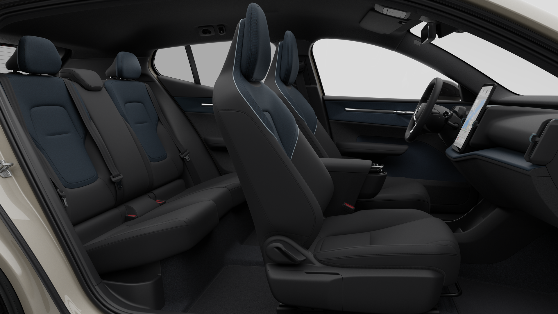 Vue latérale de l’intérieur d’une Volvo montrant les sièges avant, les sièges passager arrière, le volant, le tableau de bord et la console centrale, sur fond de studio.