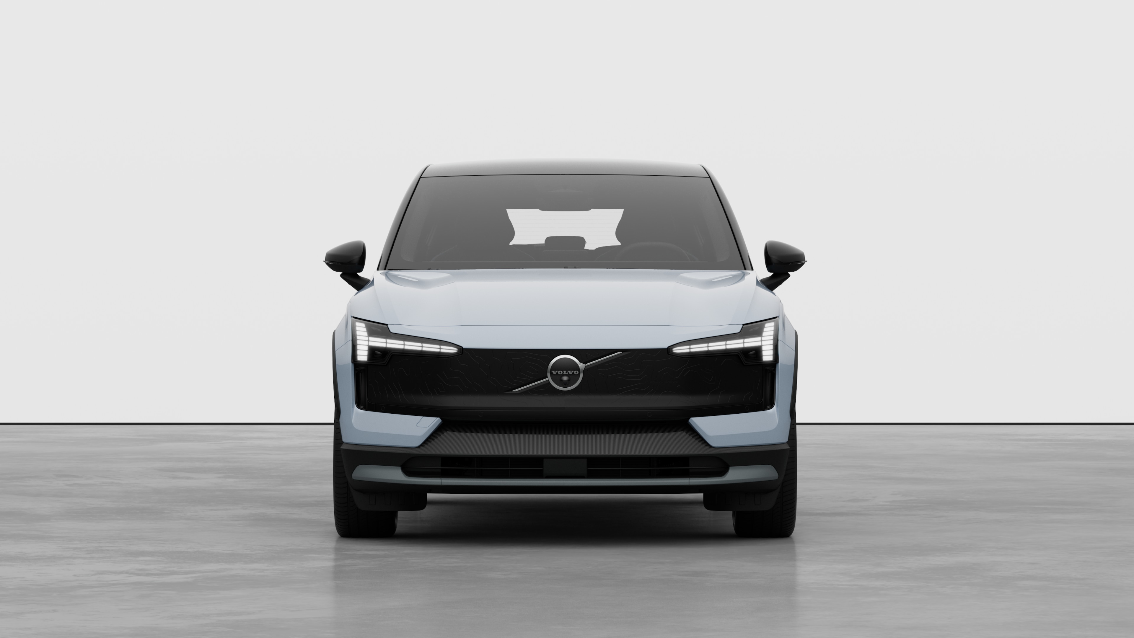 Vy framifrån av en Volvobil i en vanlig studiobakgrund.