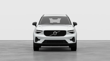 Image two of this Volvo XC40 Estate 2.0 B3P Ultra Dark 5dr Auto in Crystal White