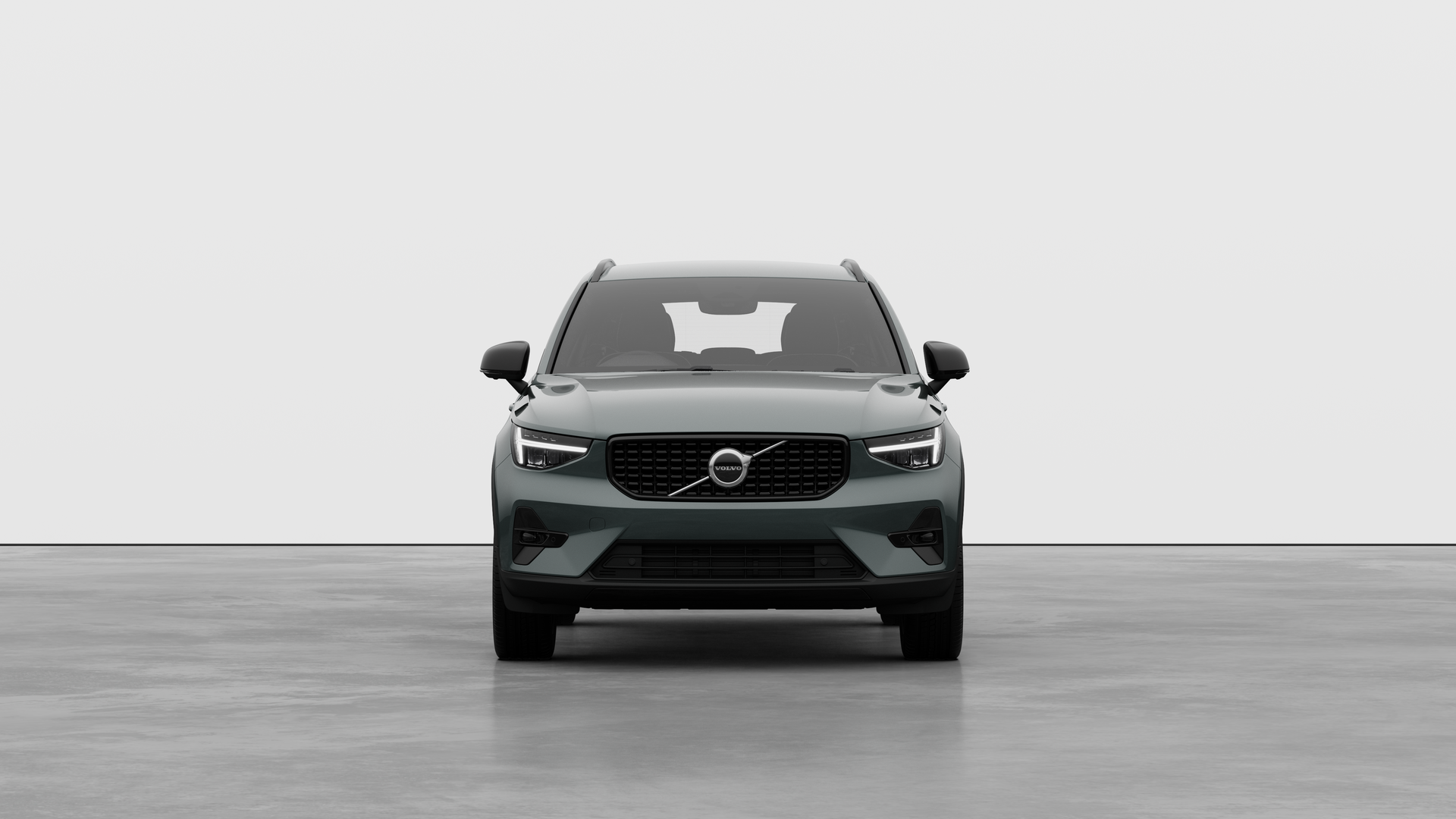  VOLVO XC40 2.0 B4P Plus Dark 5dr Auto