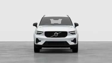 Image two of this Volvo XC40 Estate 2.0 B3P Plus Dark 5dr Auto in Crystal White