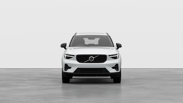 Image two of this Volvo XC40 Estate 2.0 B4P Ultra Dark 5dr Auto in Crystal White