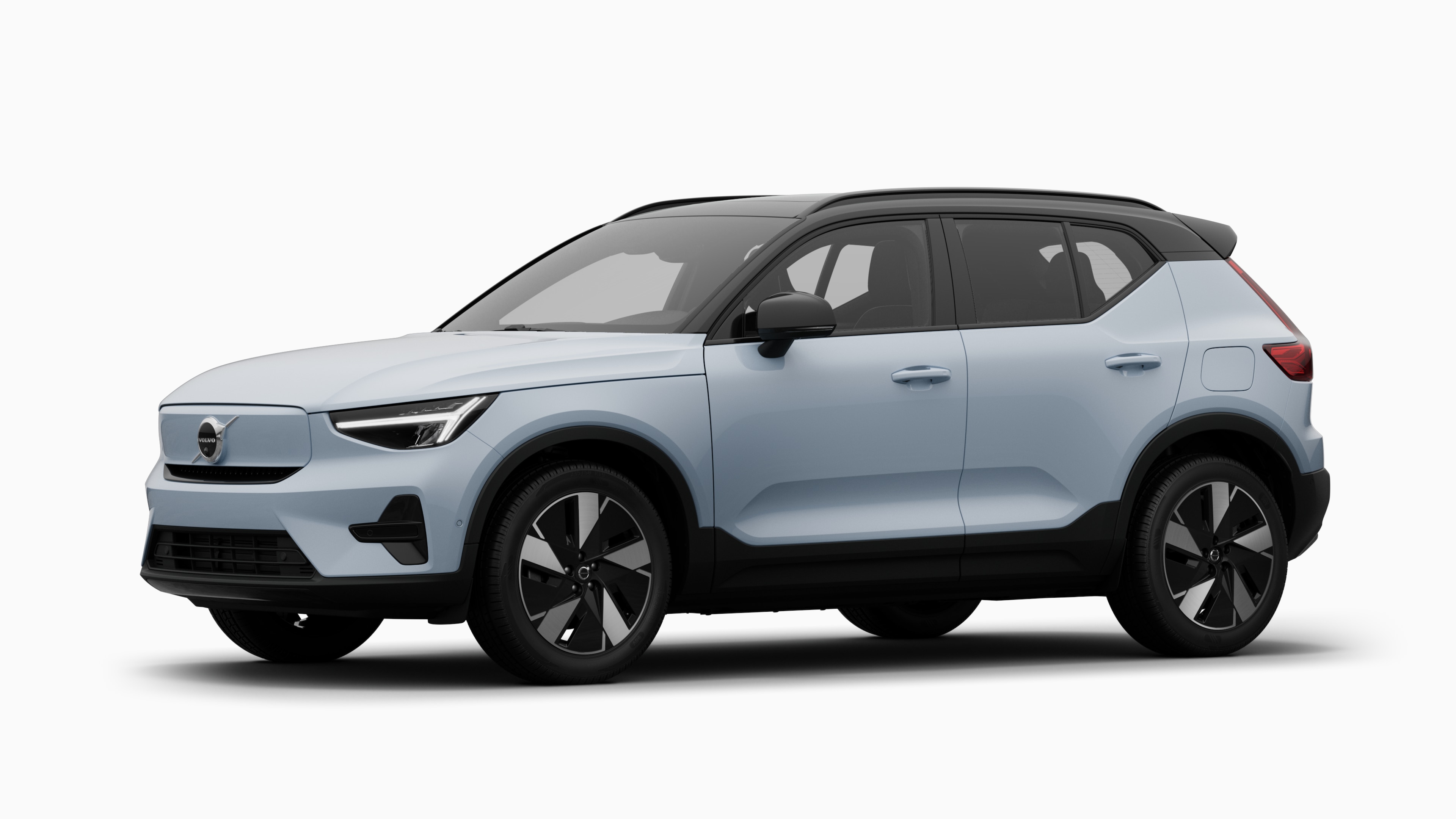 Üç çeyrek görünümde Volvo otomobilin dış görünümü, düz stüdyo arka planı.