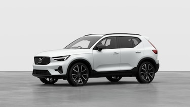 Volvo XC40 Estate 2.0 B4P Ultra Dark 5dr Auto in Crystal White