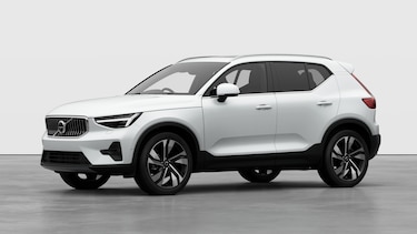 Volvo XC40 Estate 2.0 B4P Ultra Bright 5dr Auto in Crystal White