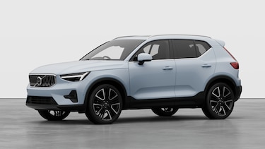 Volvo XC40 Estate 2.0 B3P Ultra Bright 5dr Auto in Cloud Blue