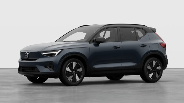 https://wizz.volvocars.com/images/2026/536/exterior/studio/threeQuartersFrontLeft/exterior-studio-threeQuartersFrontLeft_731BD099186AB0C83D18FEB7DD4388ACC0A4FA41.png?client=offer-selector&w=600