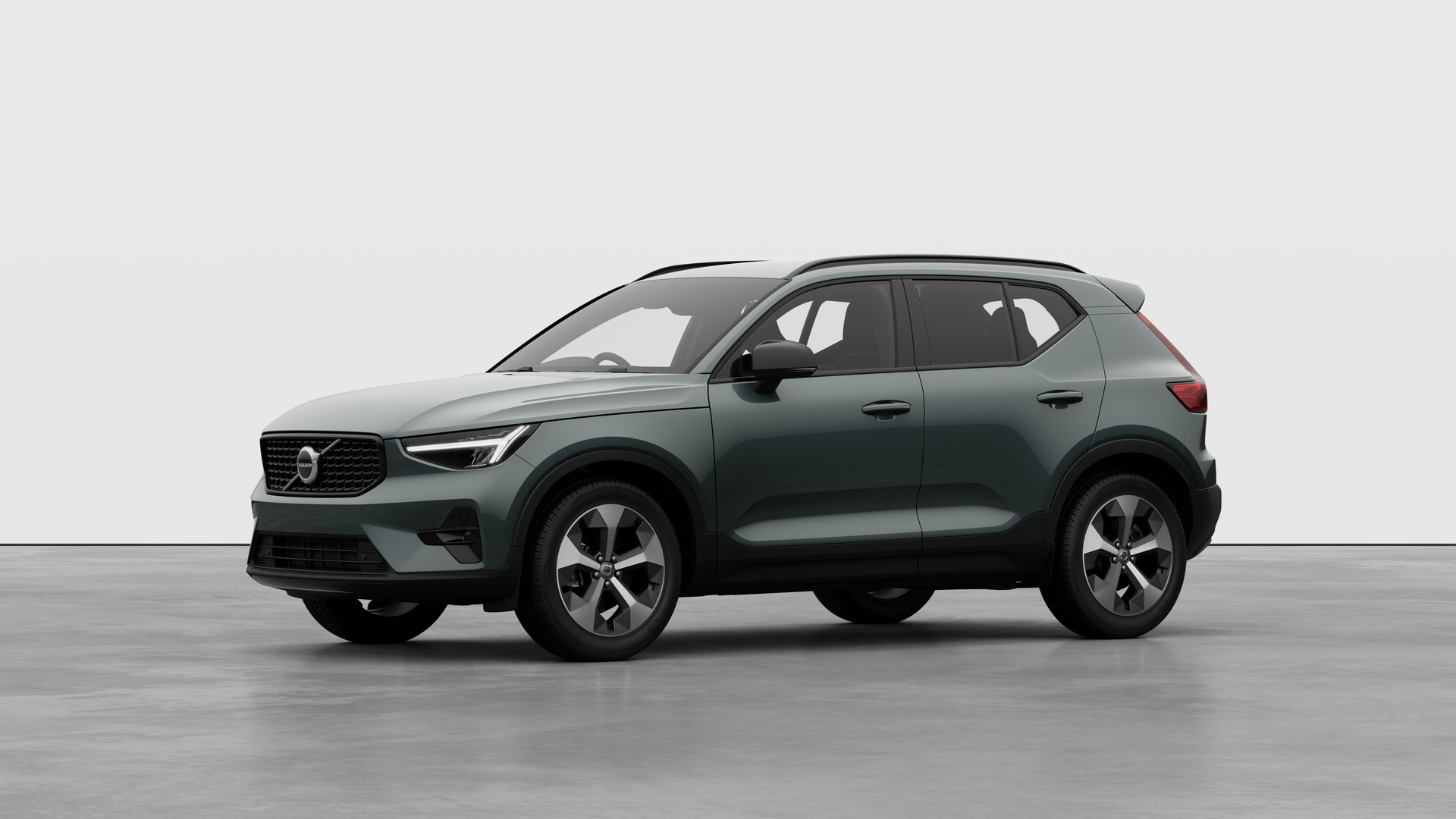  VOLVO XC40 2.0 B4P Plus Dark 5dr Auto