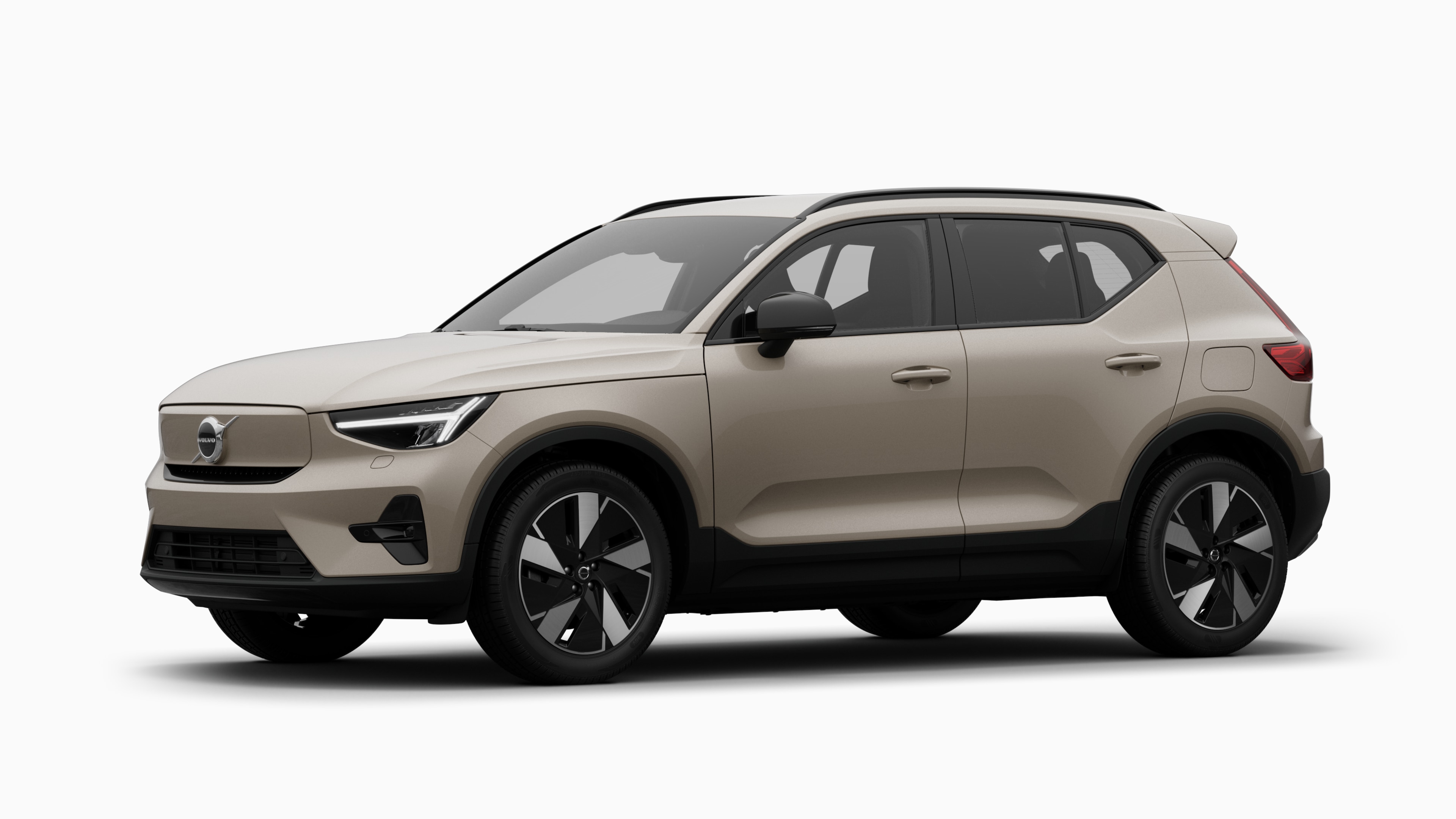 Volvobilens exteriör i trekvartsvy, vanlig studiobakgrund.