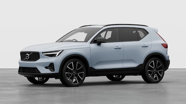 Volvo XC40 Estate 2.0 B3P Ultra Dark 5dr Auto in Cloud Blue