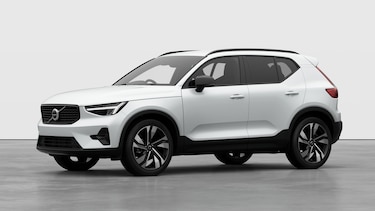 Volvo XC40 Estate 2.0 B4P Plus Dark 5dr Auto in Crystal White