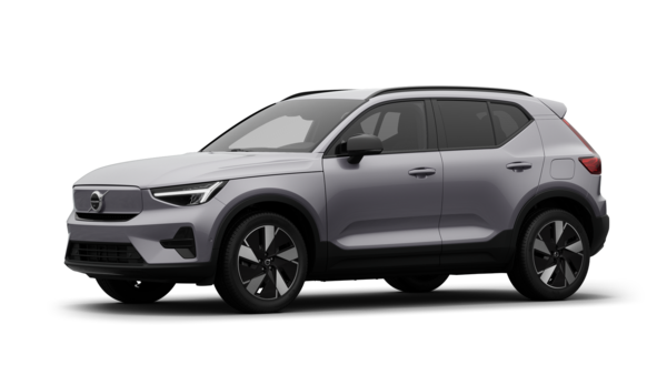 Esterno di un'auto Volvo vista di tre quarti, sfondo semplice di uno studio.