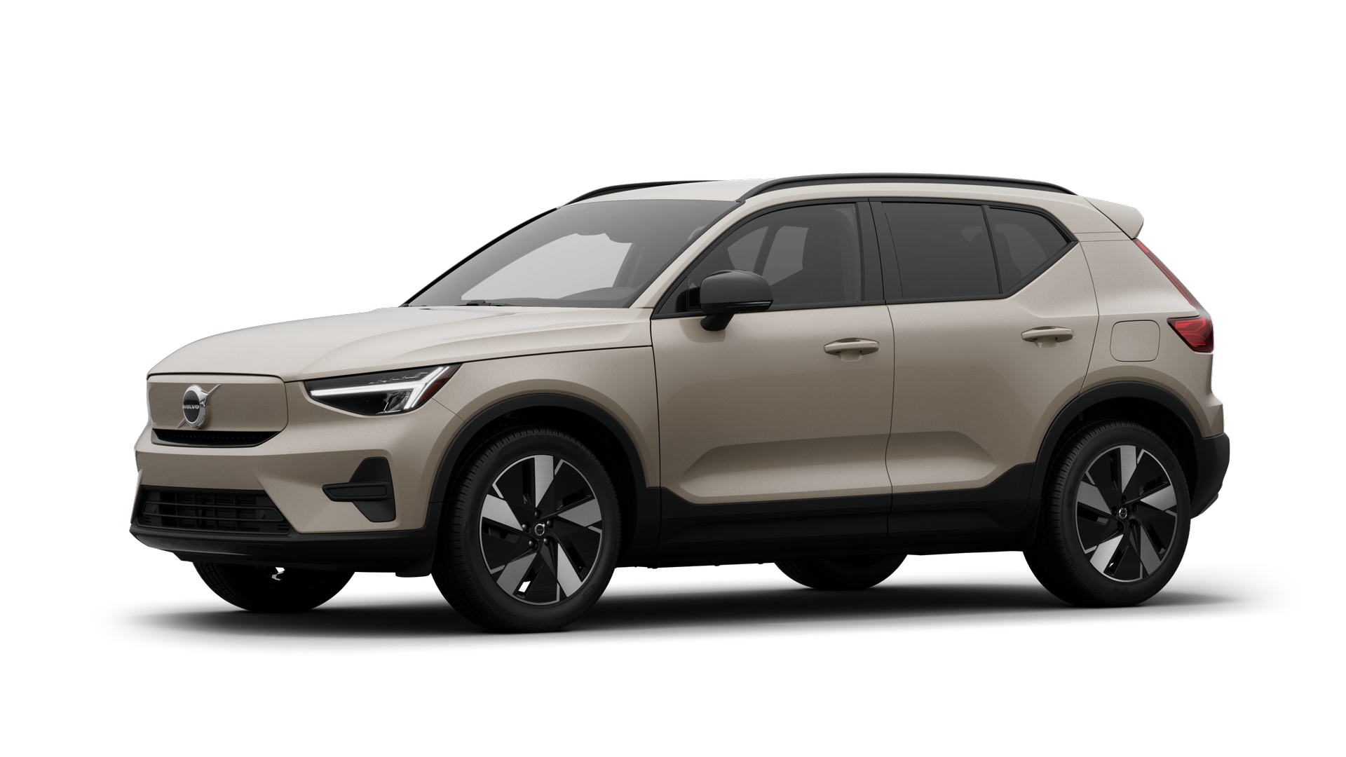 Exterior del vehículo Volvo en vista de tres cuartos, fondo de estudio liso.