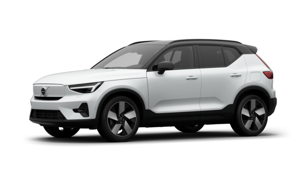 Esterno di un'auto Volvo vista di tre quarti, sfondo semplice di uno studio.
