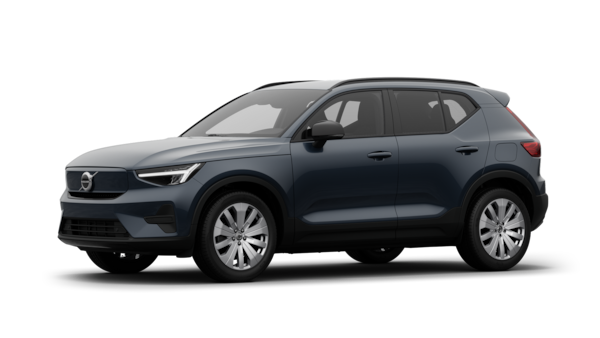Het exterieur van de Volvo-auto in driekwart aanzicht, duidelijke studioachtergrond.