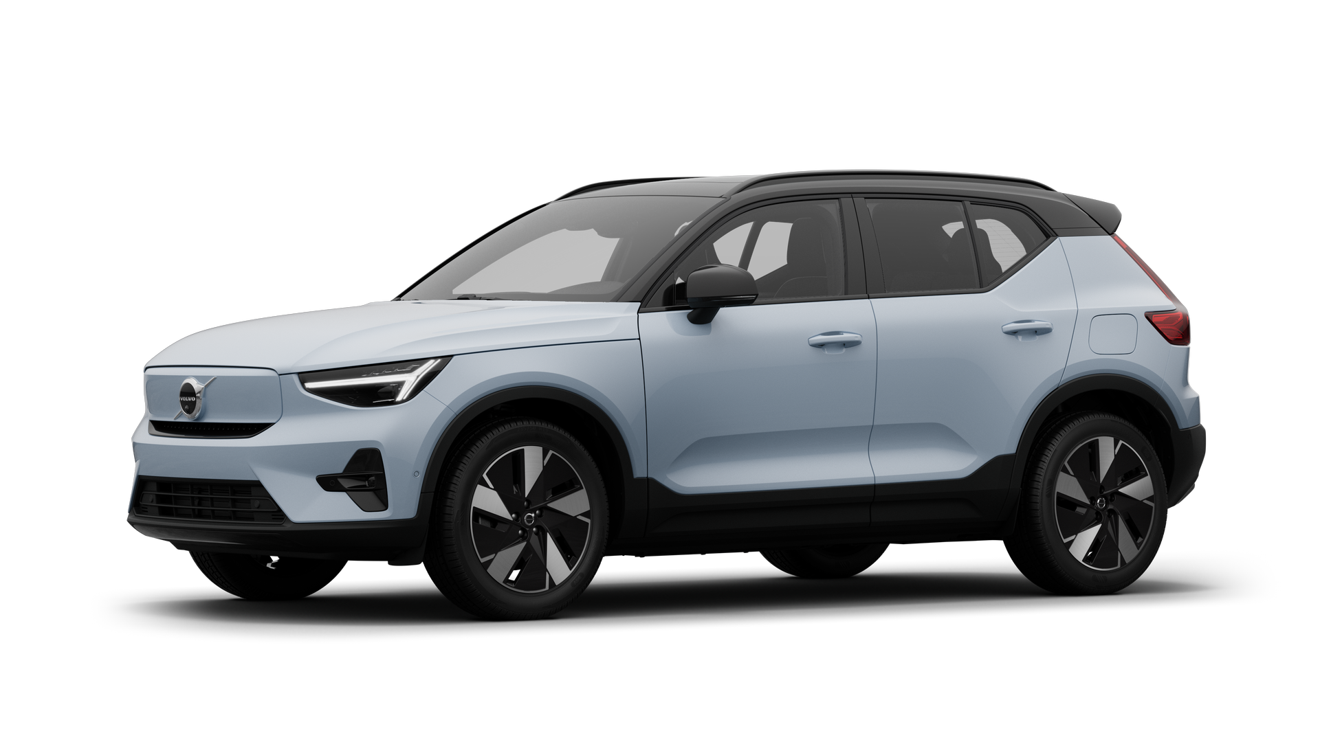 Extérieur d’une Volvo vue de trois quarts, arrière-plan uni d’un studio.