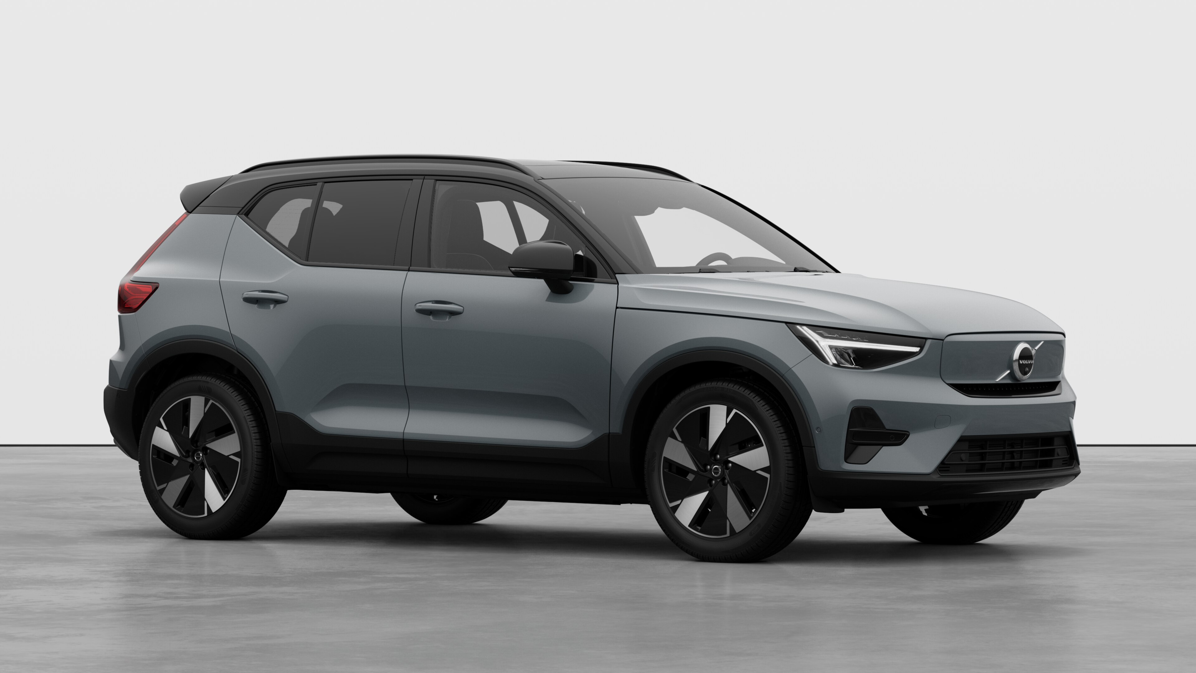 Exterieur van een Volvo, driekwart aanzicht in een effen studioachtergrond.