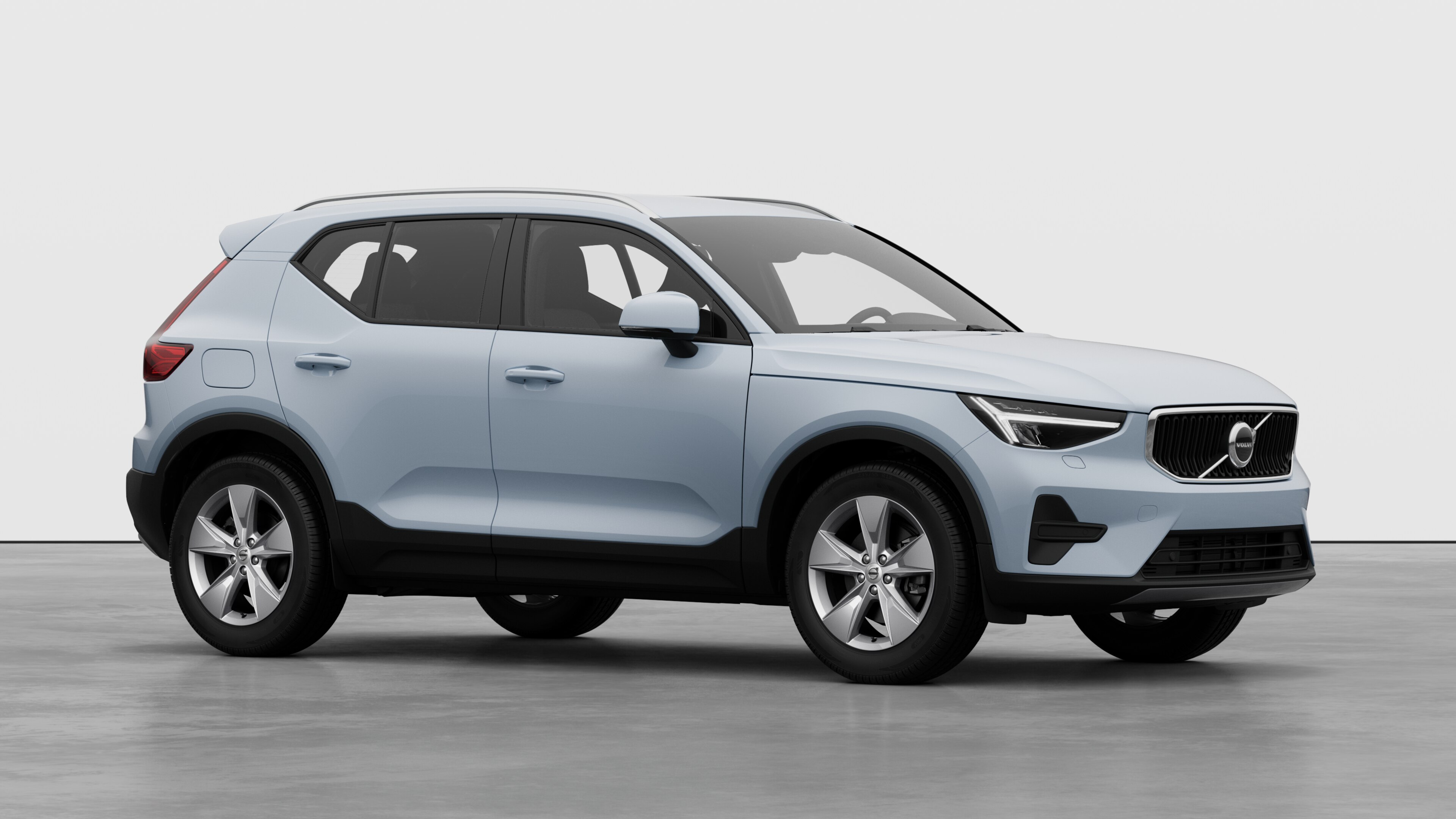 Volvobilens exteriör, trekvartsvy i en vanlig studiobakgrund.