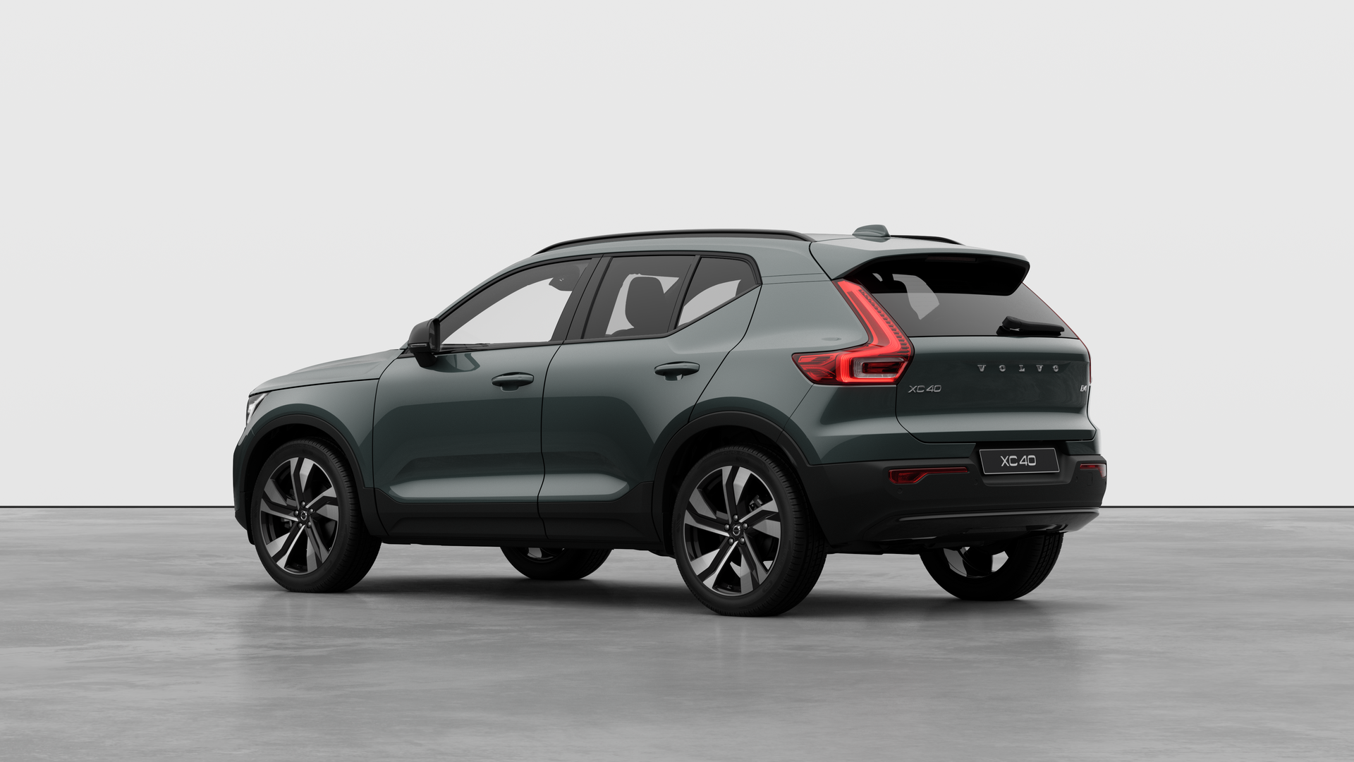  VOLVO XC40 2.0 B4P Plus Dark 5dr Auto