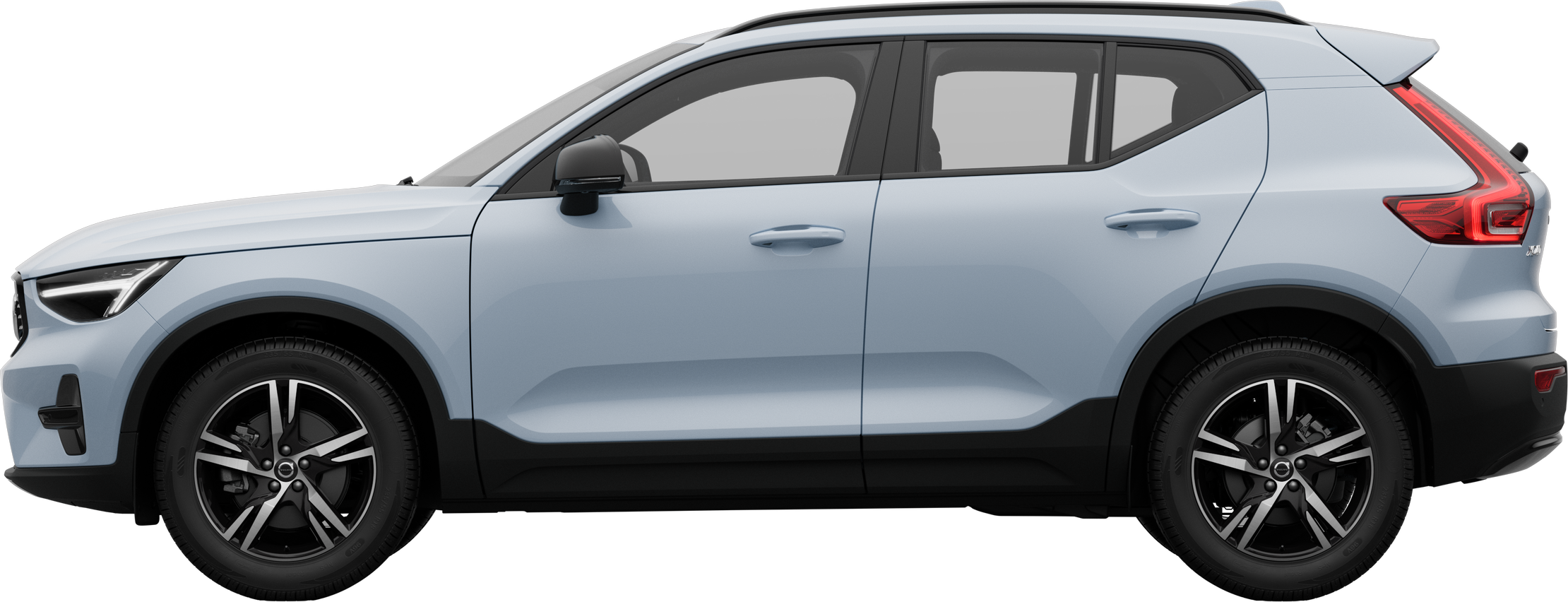 Seitenansicht eines Volvo, der vor einem schlichten Studiohintergrund geparkt ist und das insgesamt elegante Profil und Design des Fahrzeugs zur Geltung bringt.