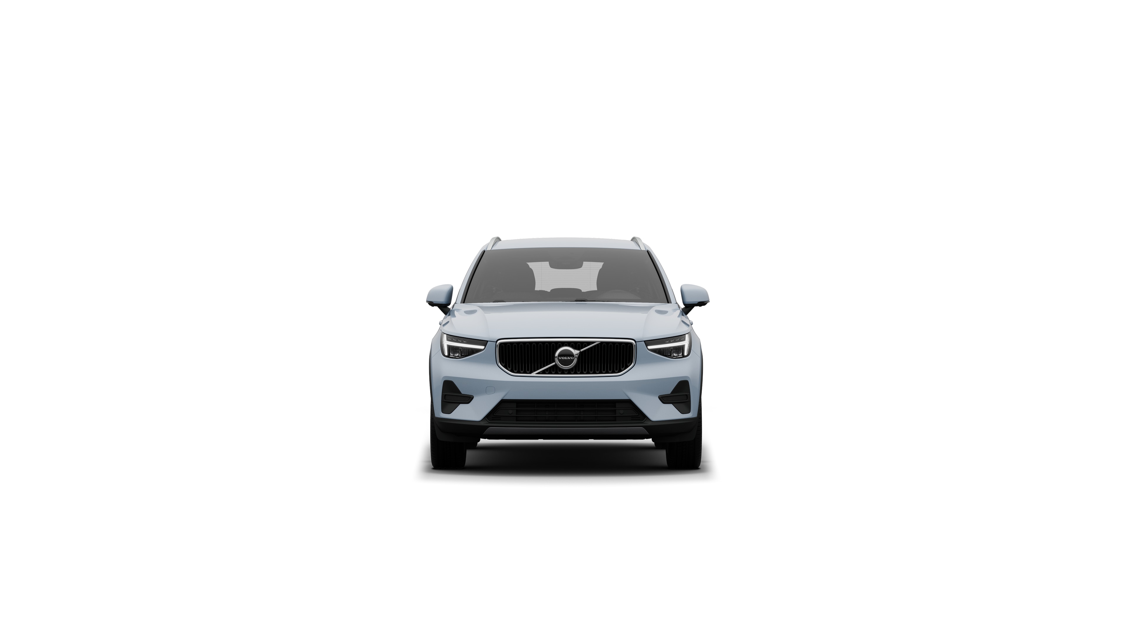 Εμπρός όψη ενός αυτοκινήτου Volvo σε απλό φόντο στούντιο.