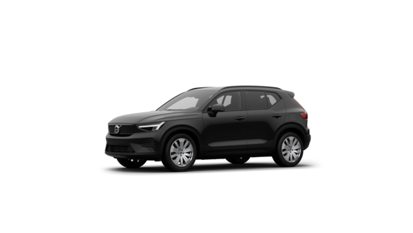 Εξωτερική άποψη τριών τετάρτων ενός αυτοκινήτου Volvo σε απλό φόντο στούντιο.