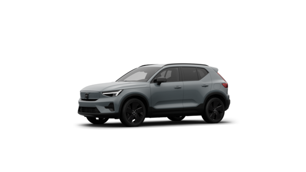 Driekwart aanzicht van de buitenkant van een Volvo in een effen studioachtergrond.