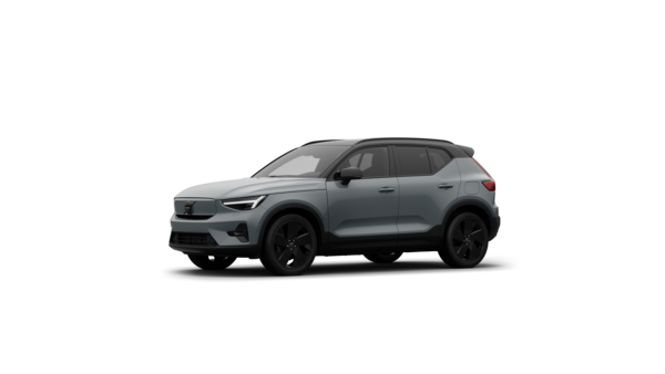 Vue de trois quarts de l’extérieur d’une voiture Volvo sur un fond de studio uni.