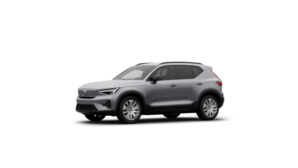 Dreiviertelansicht eines Volvo in einem schlichten Studiohintergrund.