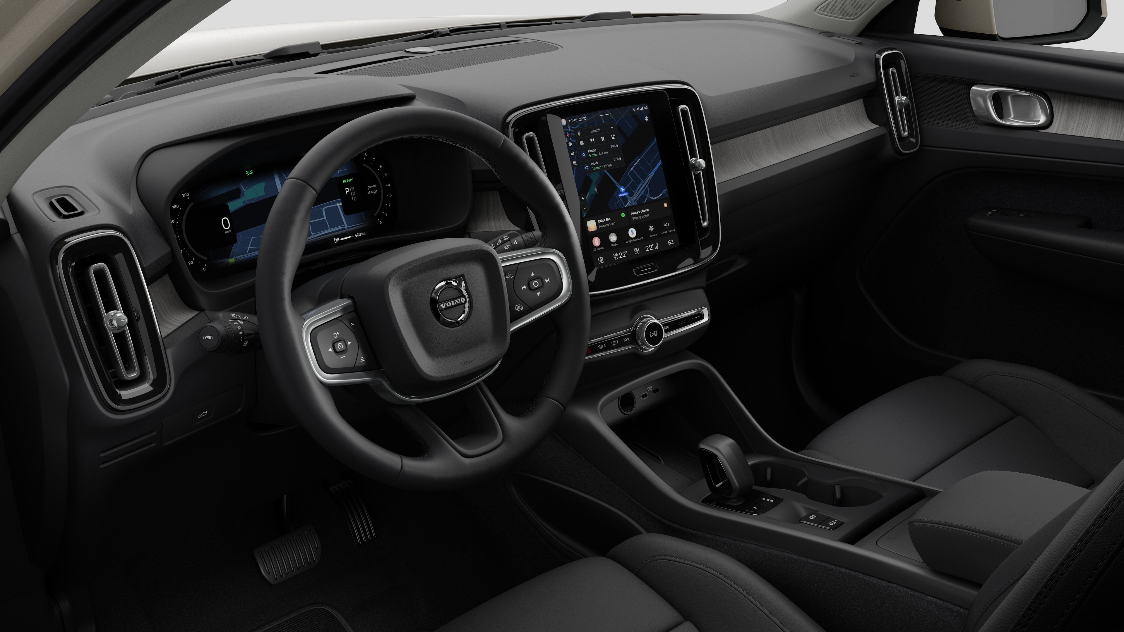 Volvo 汽車的內部視圖，以純色工作室背景顯示儀錶板、方向盤、中控台和數字顯示幕。