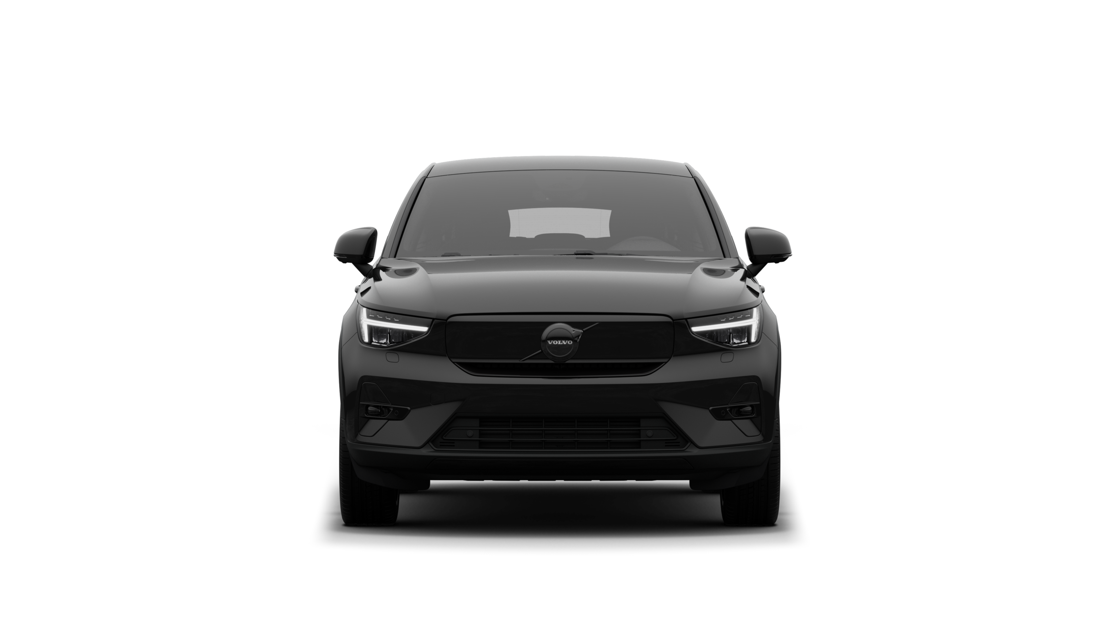 Edestä otettu kuva Volvo-autosta tavallisella studiotaustalla.