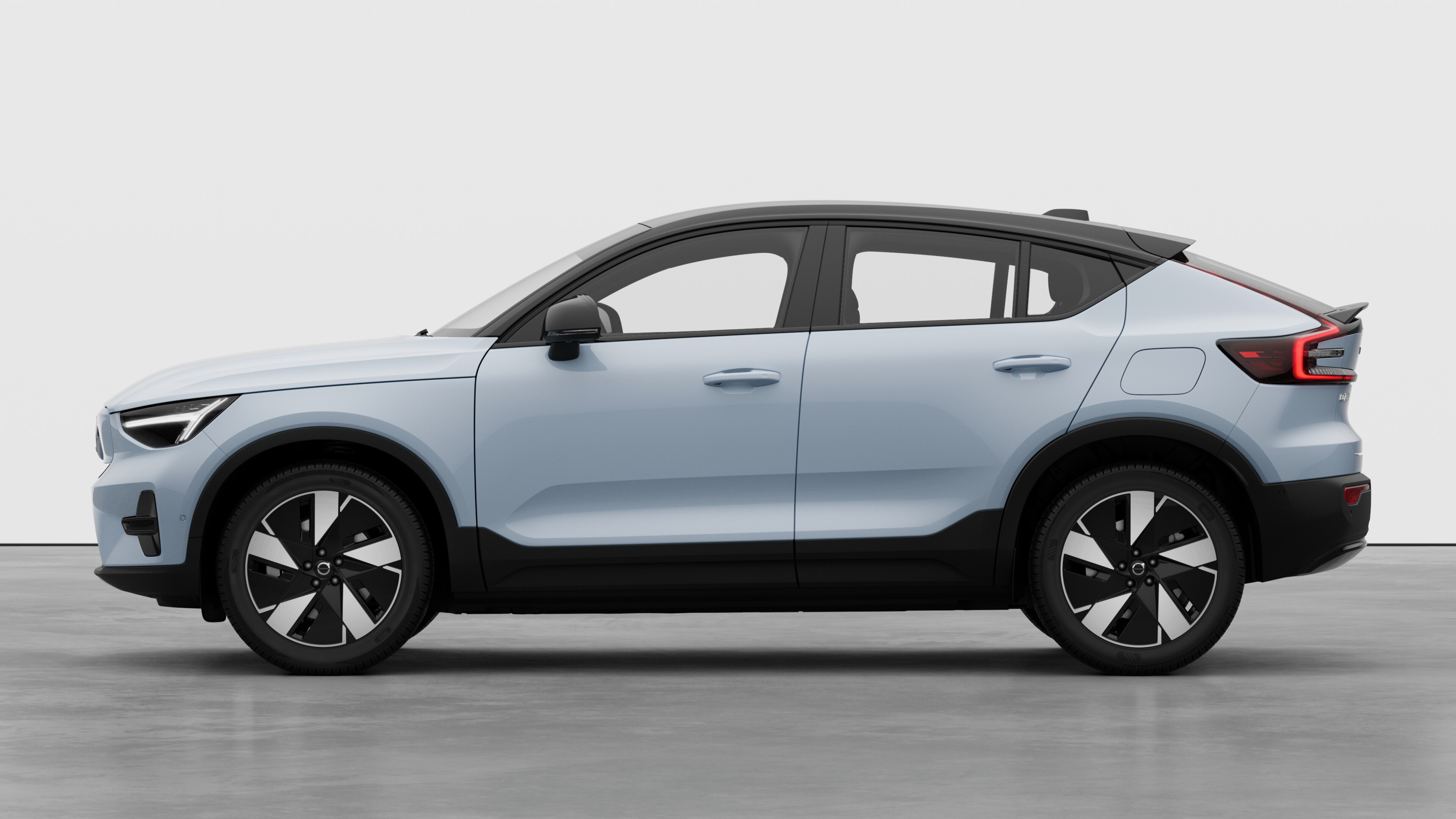 Αυτοκίνητο Volvo σε πλάγια όψη σε απλό φόντο στούντιο. Δεν υπάρχουν πρόσθετες λεπτομέρειες ή αναγνωριστικά.
