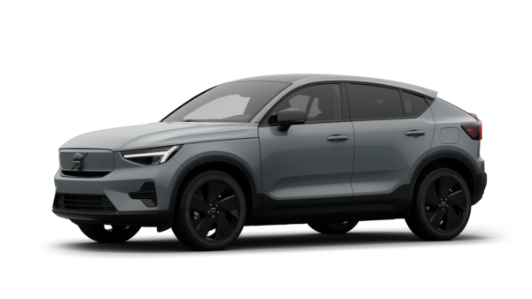 Het exterieur van de Volvo-auto in driekwart aanzicht, duidelijke studioachtergrond.